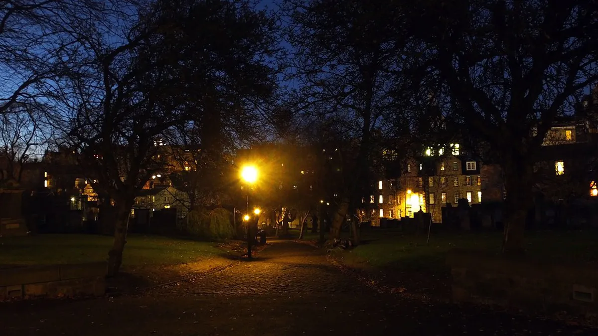 Night Walking Guide Český Krumlov: 10 Magical Stops