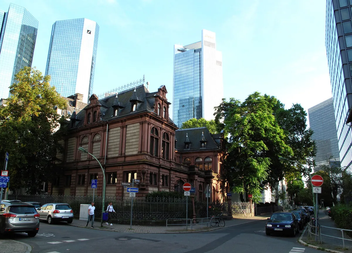 Westend Villa Quarter Walking Tour: A 1-Day Itinerary