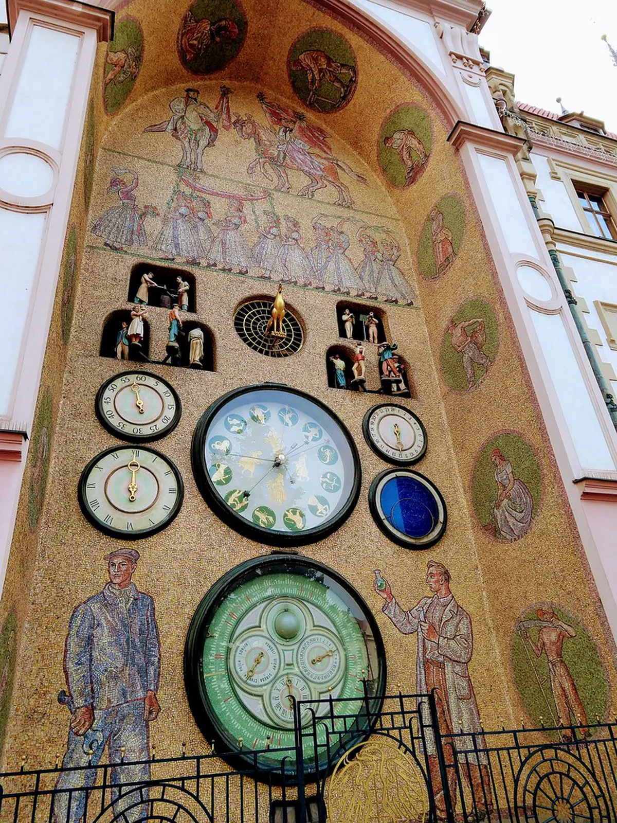 Olomouc Astronomical Clock Viewing Times: 2026 Guide