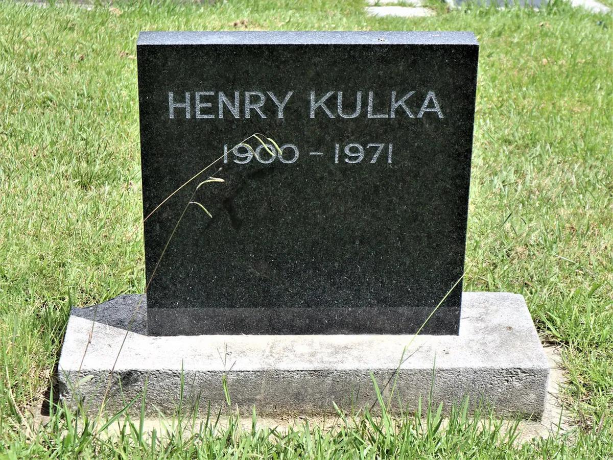 Where is the Entrance to Plzeň Underground?