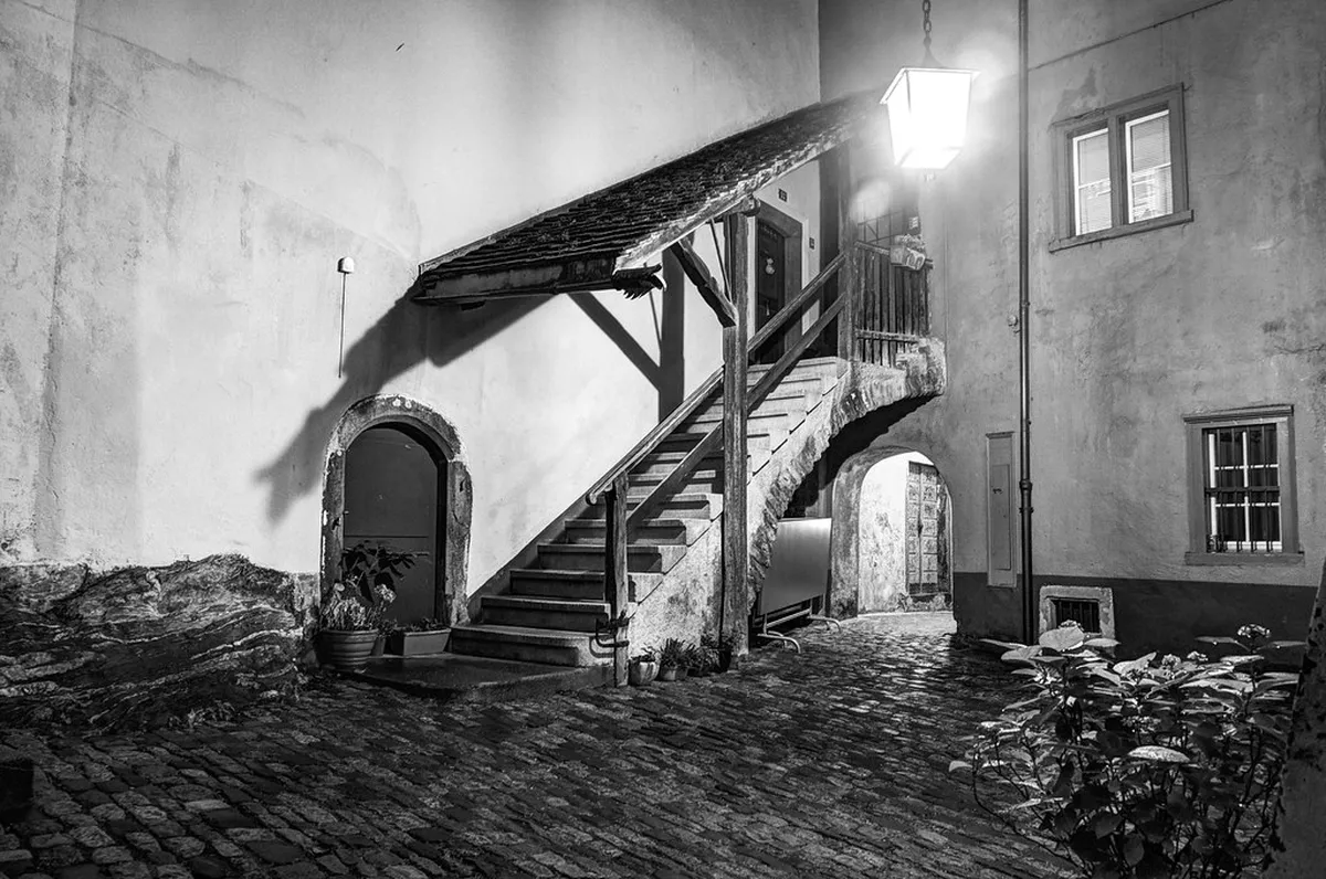 11 Best Stops on an Old Town Square History Walk