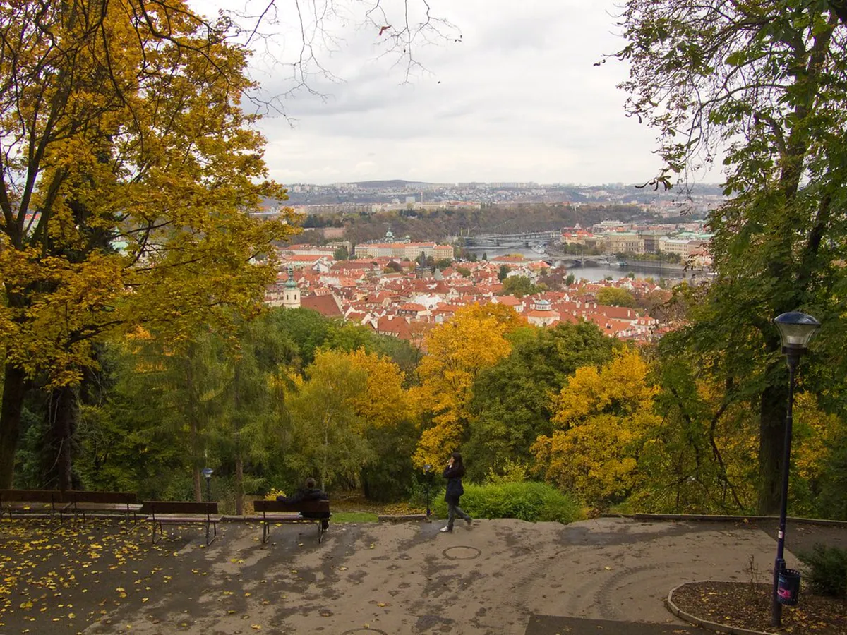 Guide to Petřín Hill Hiking Trails in Prague