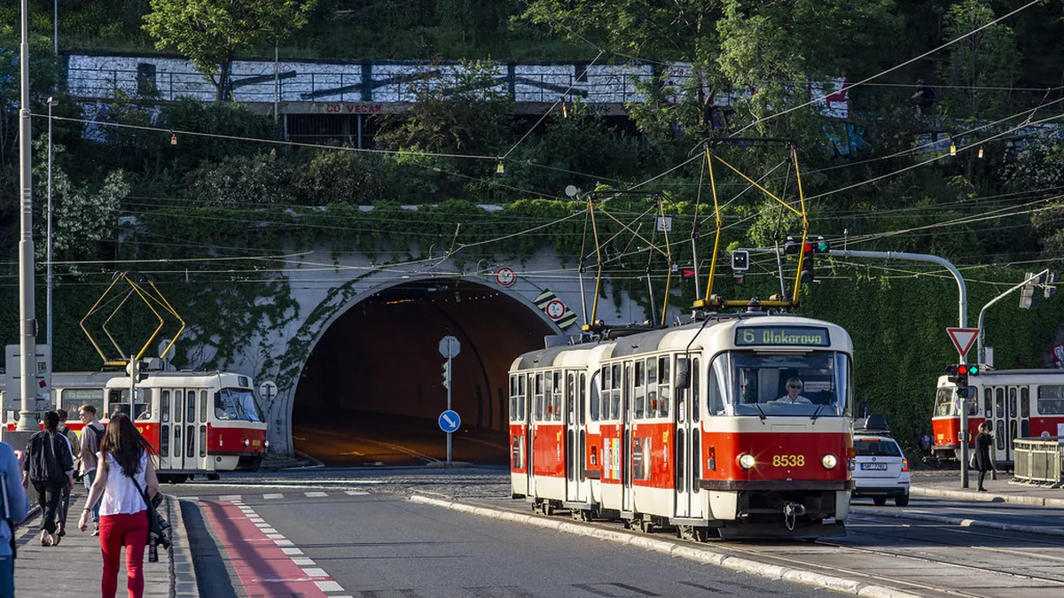 Public Transport to Divoká Šárka from Center: 2026 Guide